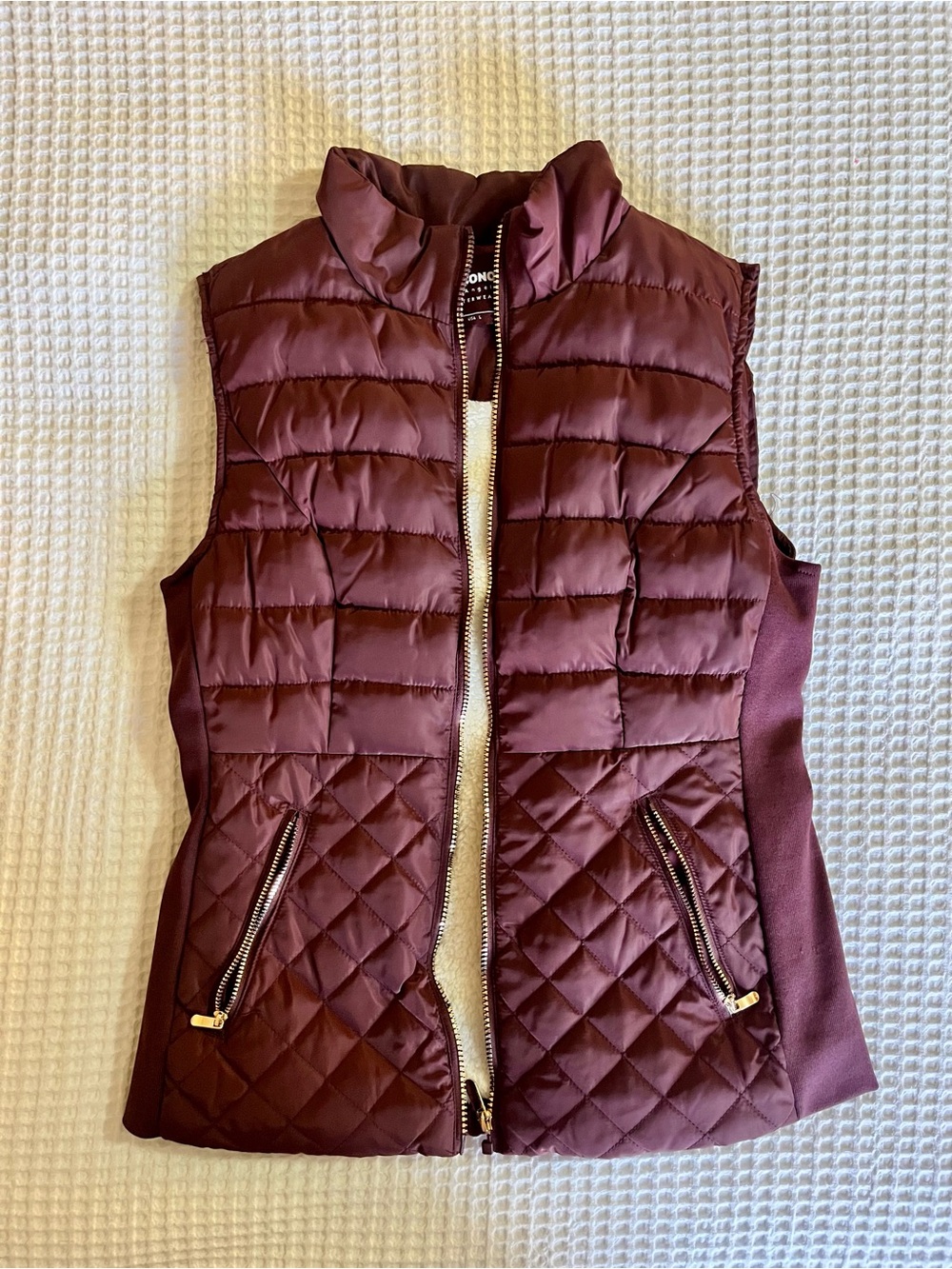 CI SONO Quilted Puffer Vest in Burgundy